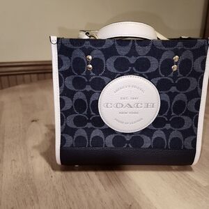 Dempsey Tote Bag 22 In Signature Jacquard with Coach Patch